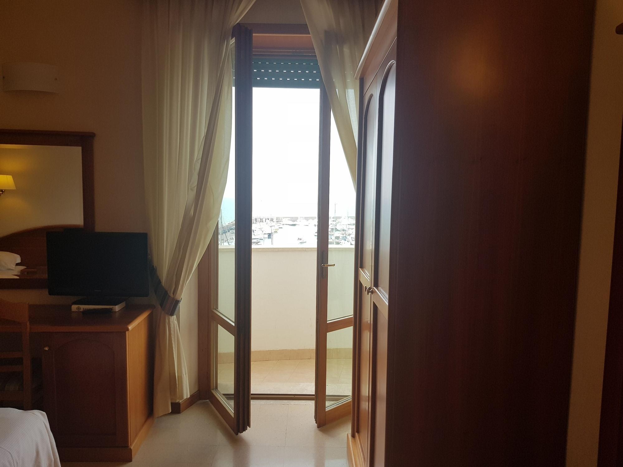 Astura Palace Hotel Nettuno Bagian luar foto