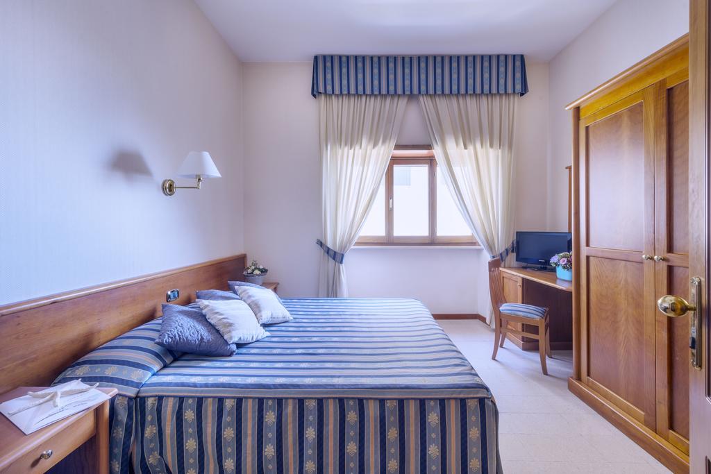 Astura Palace Hotel Nettuno Bagian luar foto