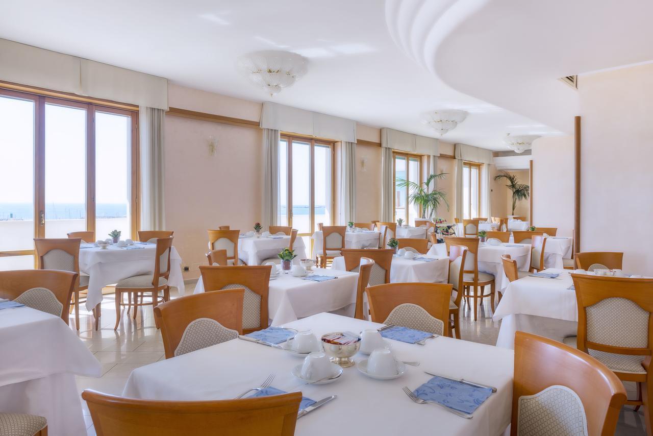 Astura Palace Hotel Nettuno Bagian luar foto