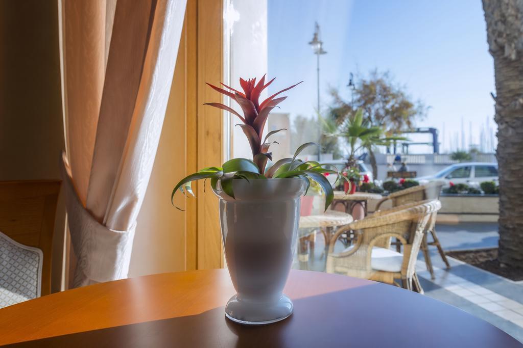 Astura Palace Hotel Nettuno Bagian luar foto