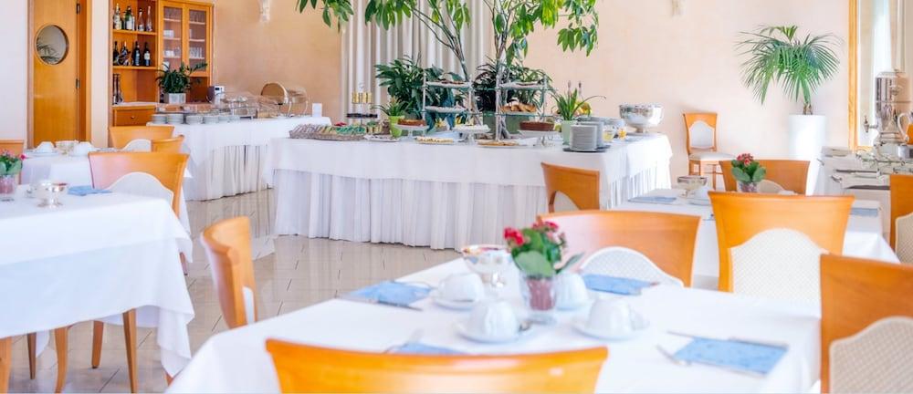 Astura Palace Hotel Nettuno Bagian luar foto
