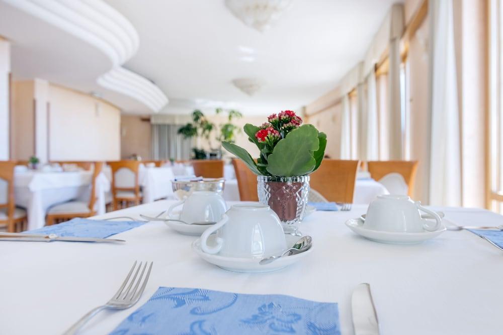 Astura Palace Hotel Nettuno Bagian luar foto