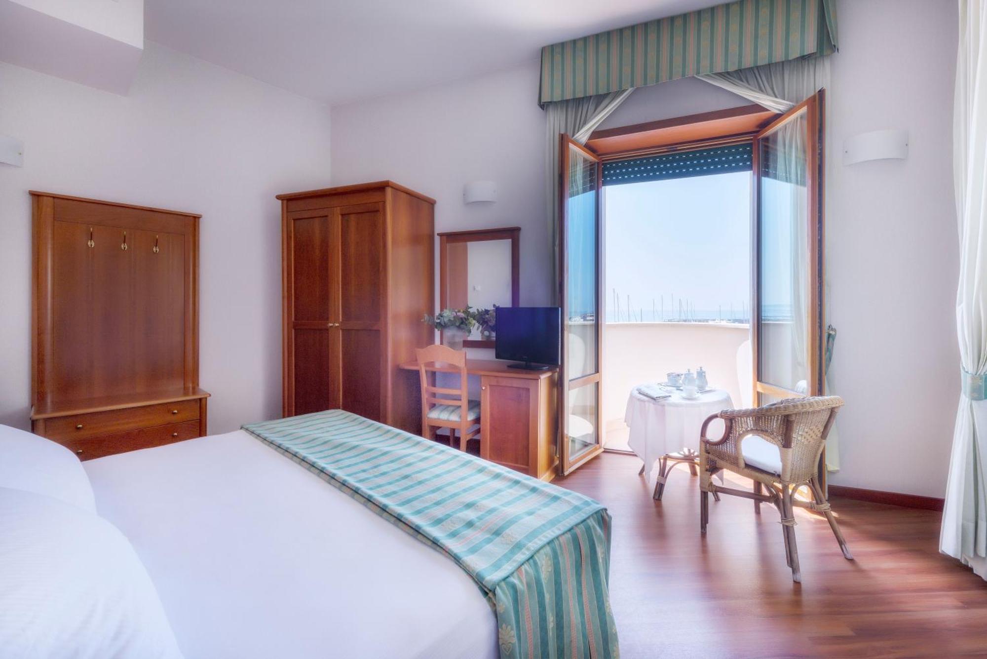 Astura Palace Hotel Nettuno Bagian luar foto
