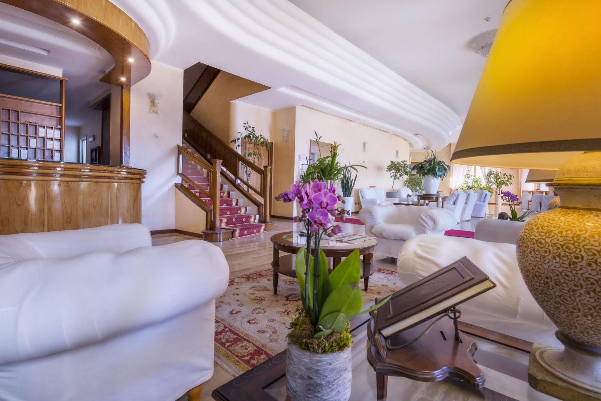 Astura Palace Hotel Nettuno Bagian luar foto