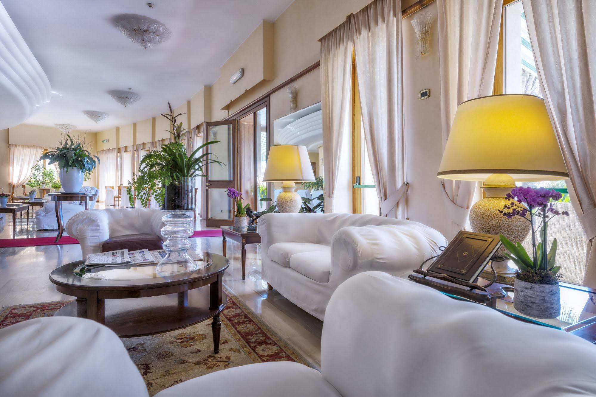 Astura Palace Hotel Nettuno Bagian luar foto