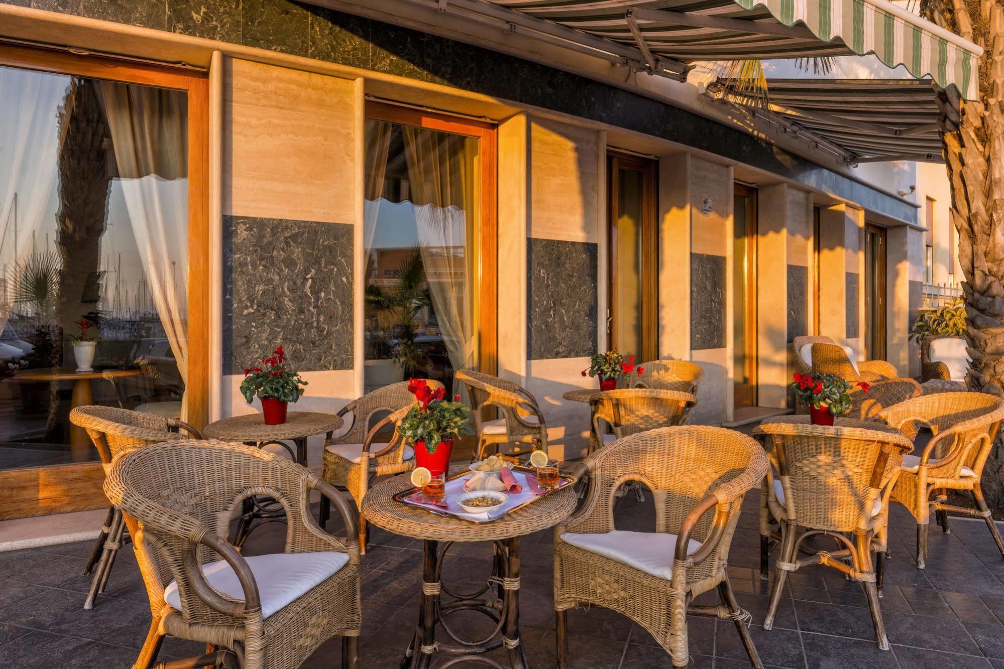 Astura Palace Hotel Nettuno Bagian luar foto
